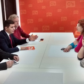 Ciudadanos se reúne con la delegada de personal de la Escuela de Hostelería