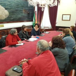 María Fernández-Trujillo se reúne con mujeres de la Federación 5 de abril